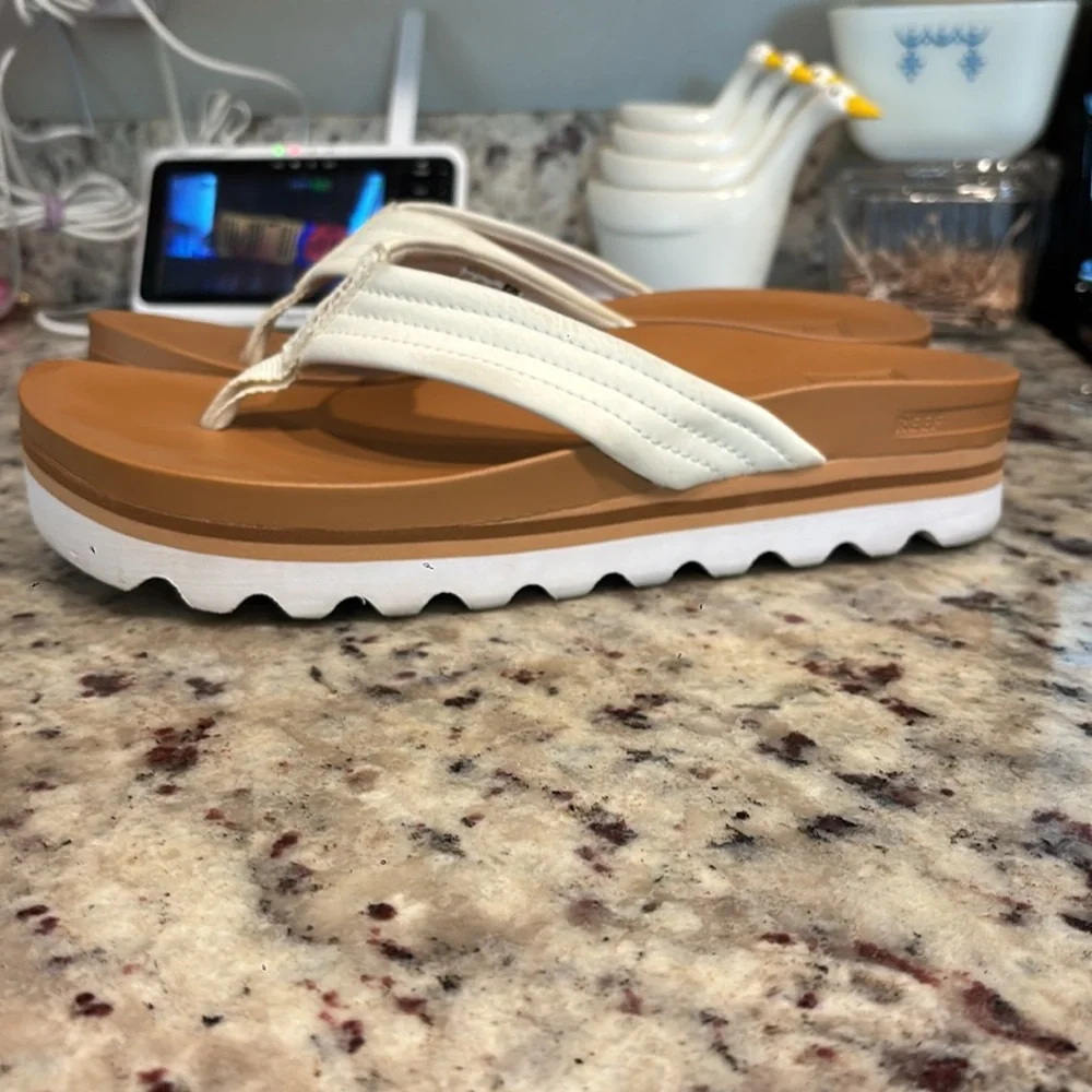 Reef Sz 9 Platform White Brown Tan Sandals Thong Vacation Shoes Casual Errands - Picture 3 of 10